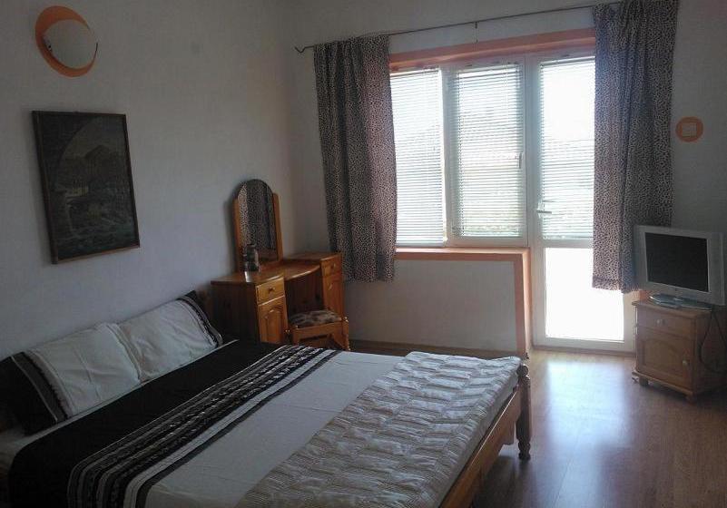 Пансион Guest House Evin Rai