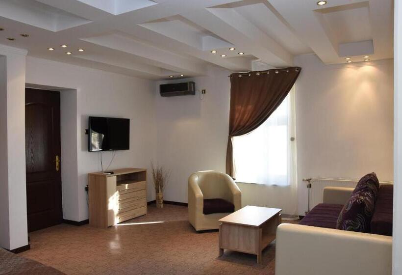 پانسیون Guest House Vila Lujza