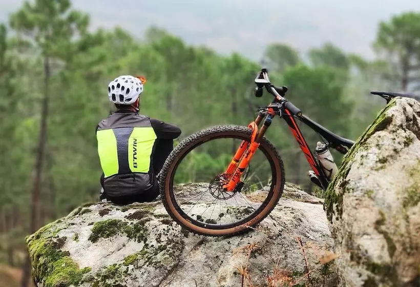 Hotelli The Black Mountain Lodge