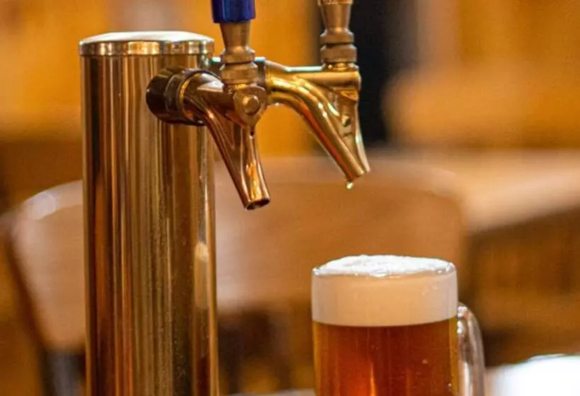 Hotelli The Black Mountain Lodge