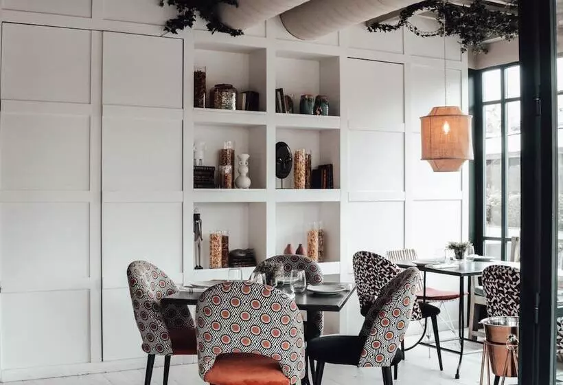 هتل Aravaca Village