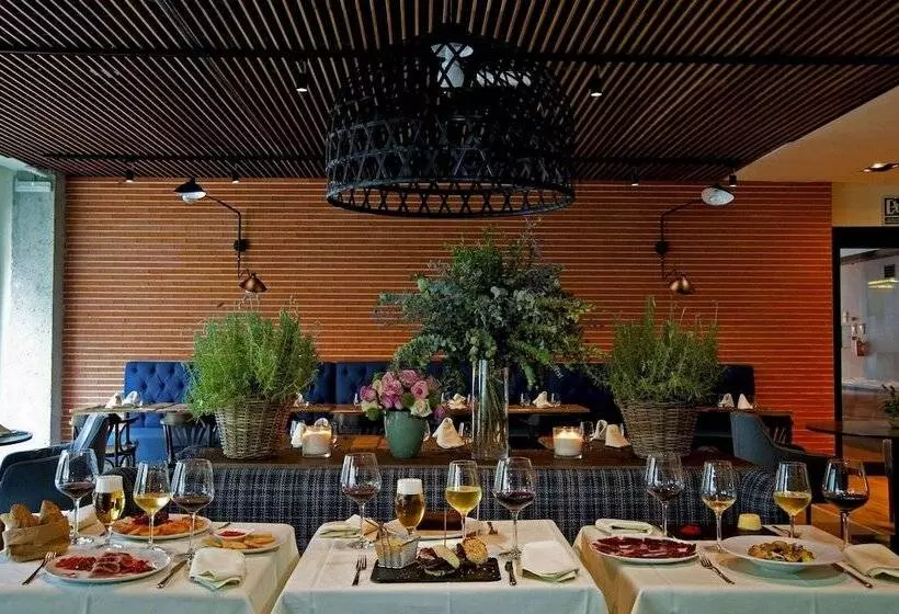 هتل Aravaca Village