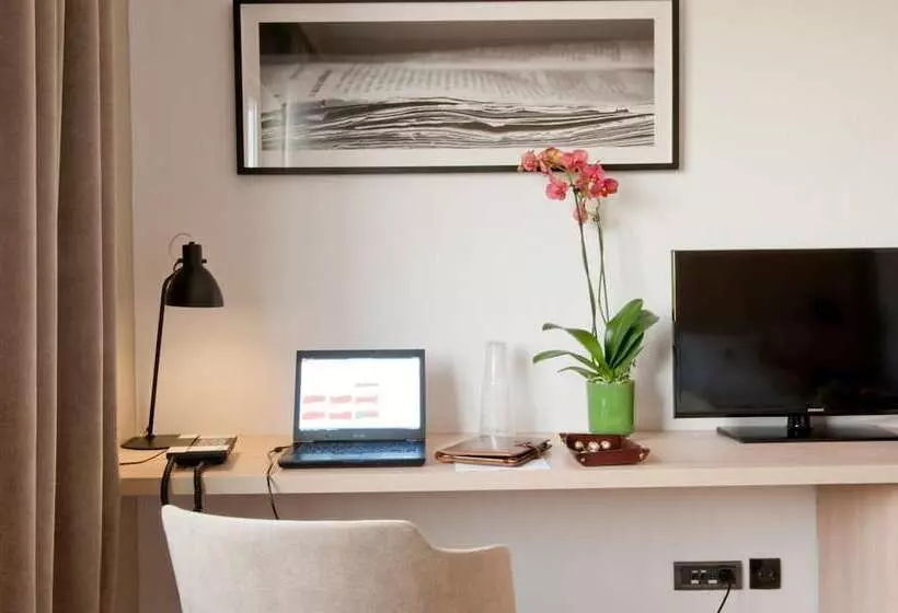 هتل Aravaca Village