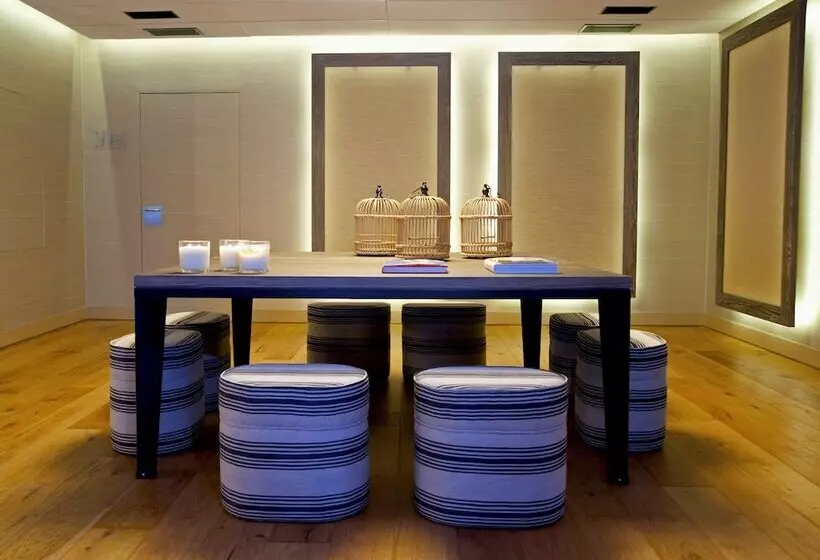 هتل Aravaca Village