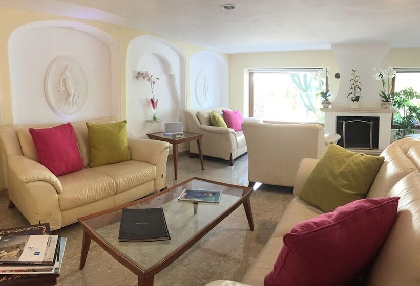 هتل Capri Bougainville