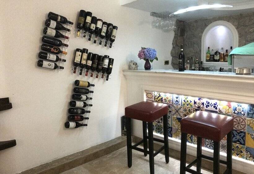 هتل Capri Bougainville