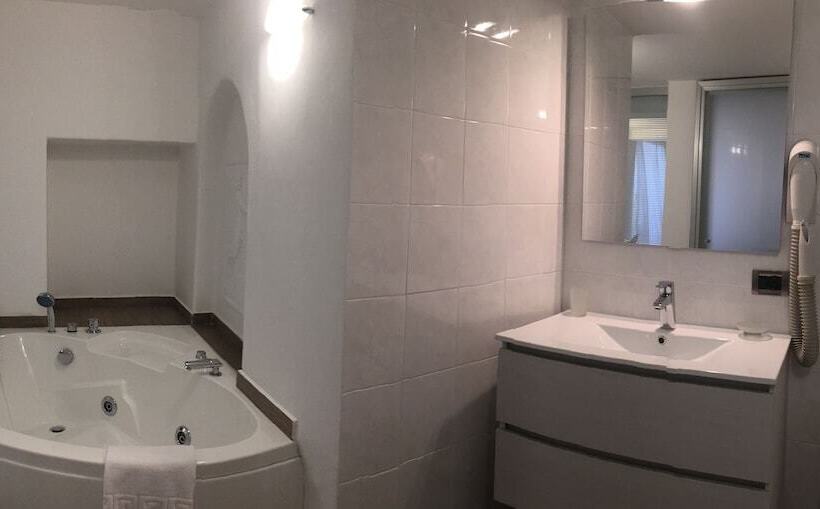 هتل Capri Bougainville