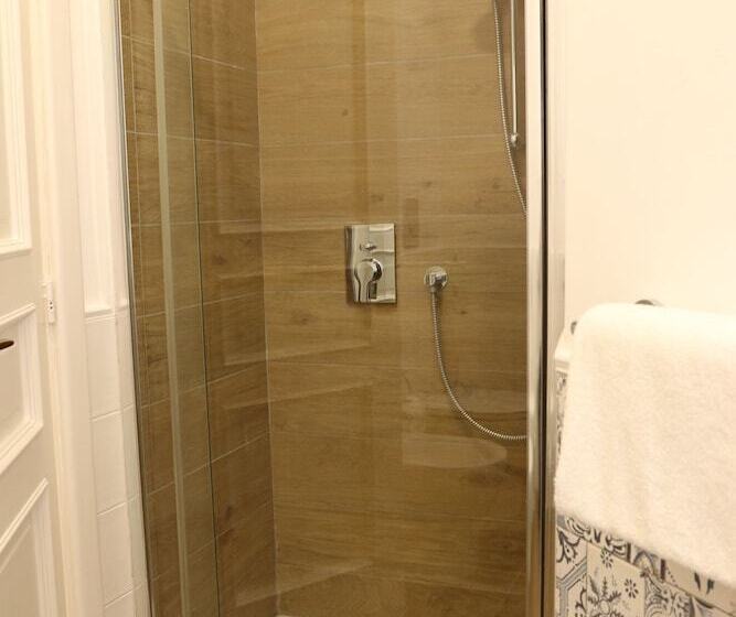 هتل Capri Bougainville