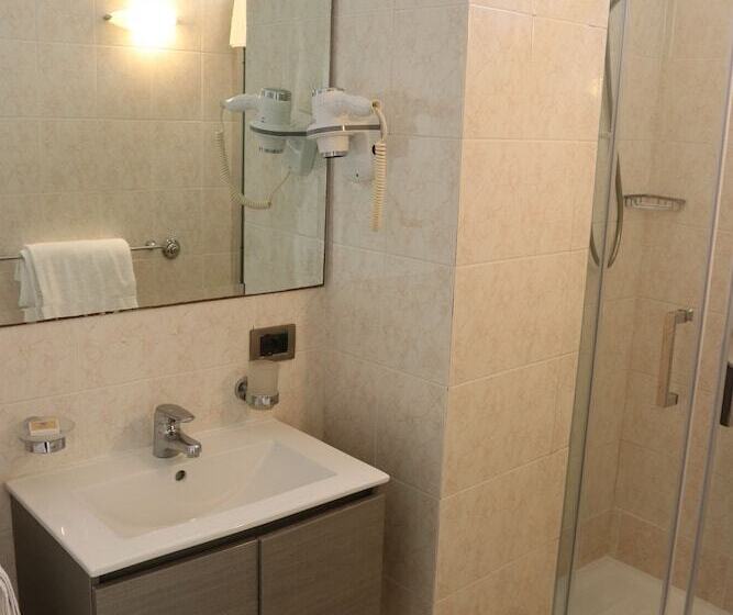 هتل Capri Bougainville