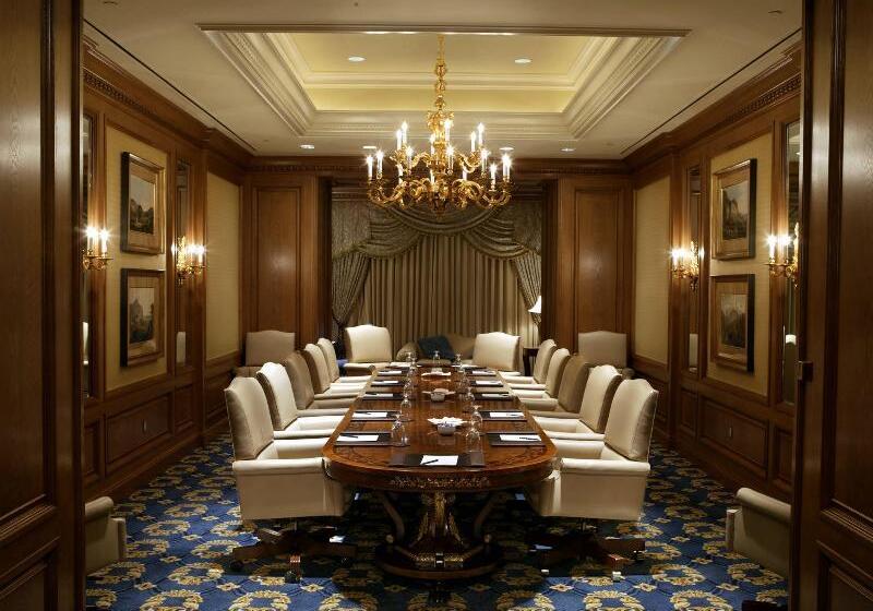 هتل Grand America