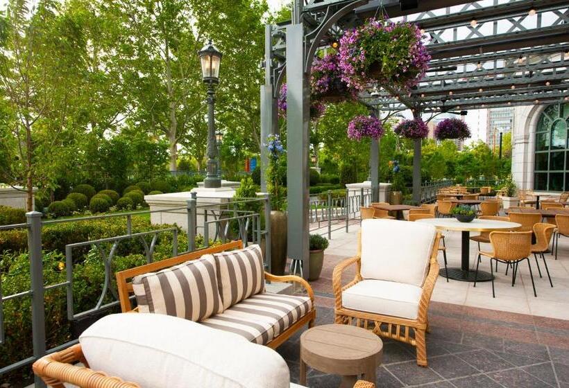 هتل Grand America