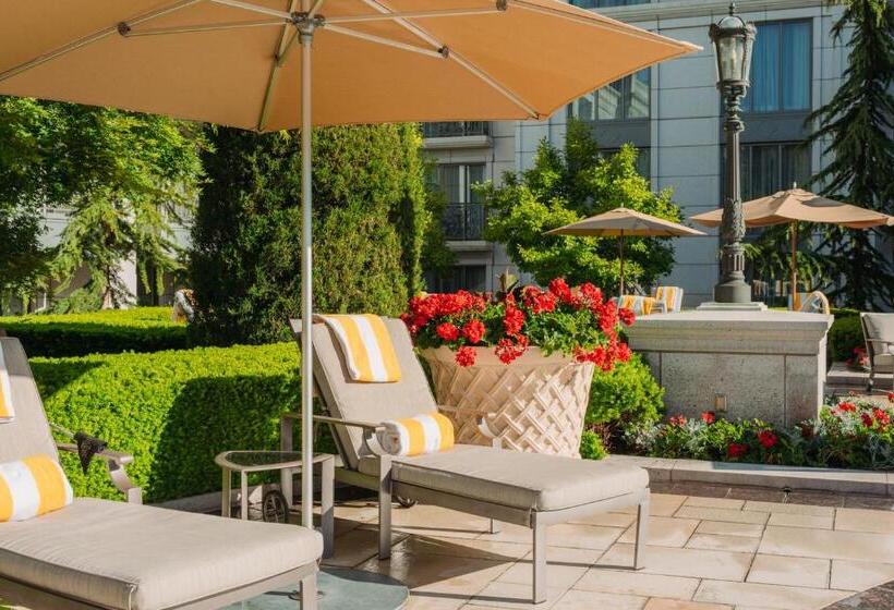 هتل Grand America