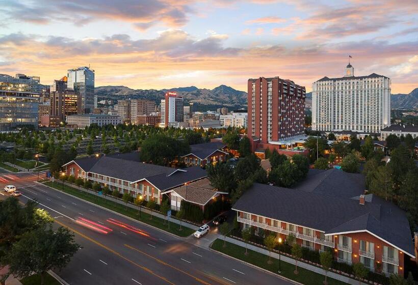 هتل Grand America