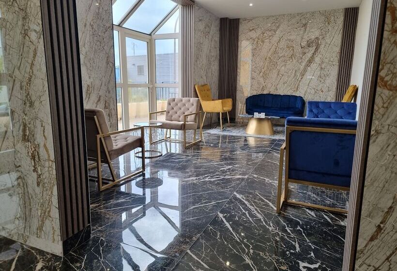 هتل Hôtel Restaurant Le Relais Pau Nord