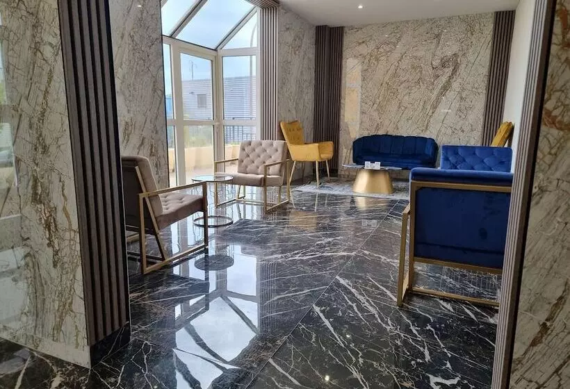 هتل Hôtel Restaurant Le Relais Pau Nord