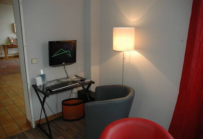 هتل Hôtel Restaurant Le Relais Pau Nord