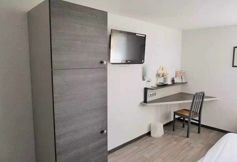 هتل Hôtel Restaurant Le Relais Pau Nord