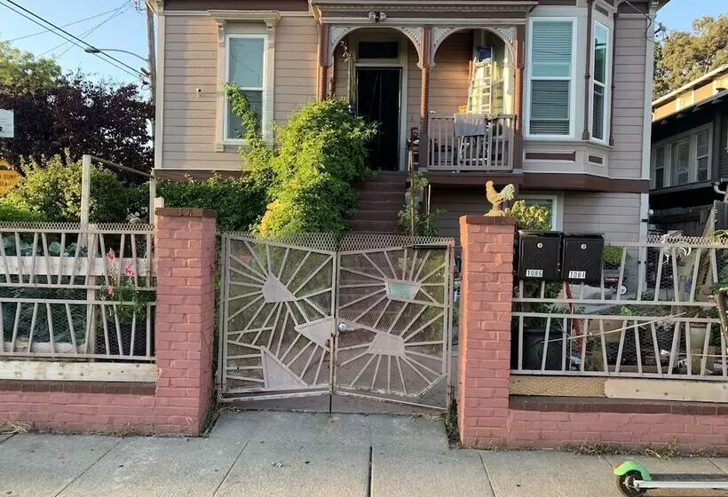 تختخواب و صبحانه Dream Catcher