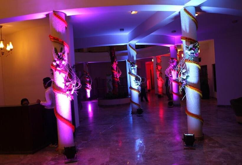 هتل Central Palms