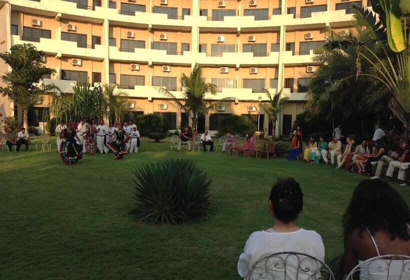 هتل Central Palms