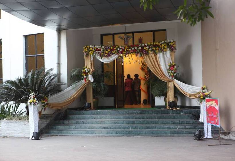 هتل Central Palms