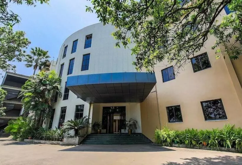 هتل Central Palms