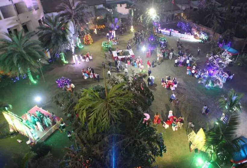 هتل Central Palms