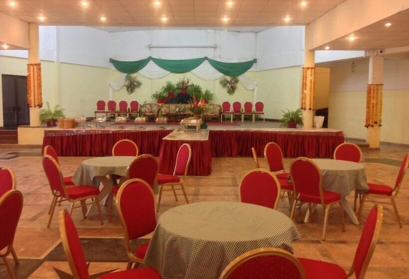 هتل Central Palms