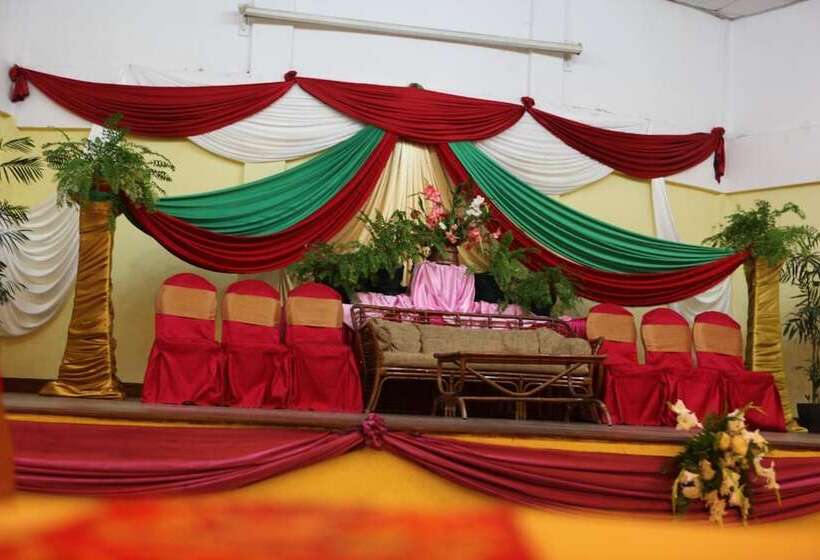 هتل Central Palms