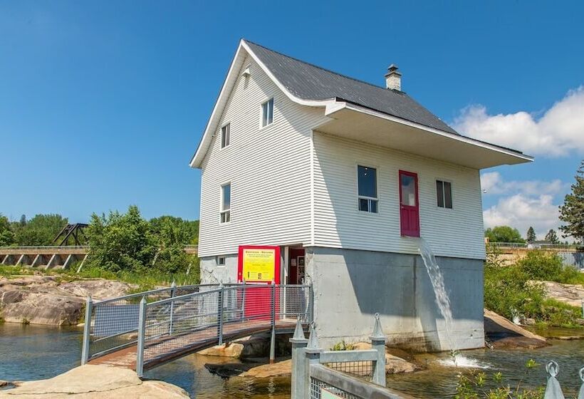 בית מלון כפרי Auberge Resto Le Parasol