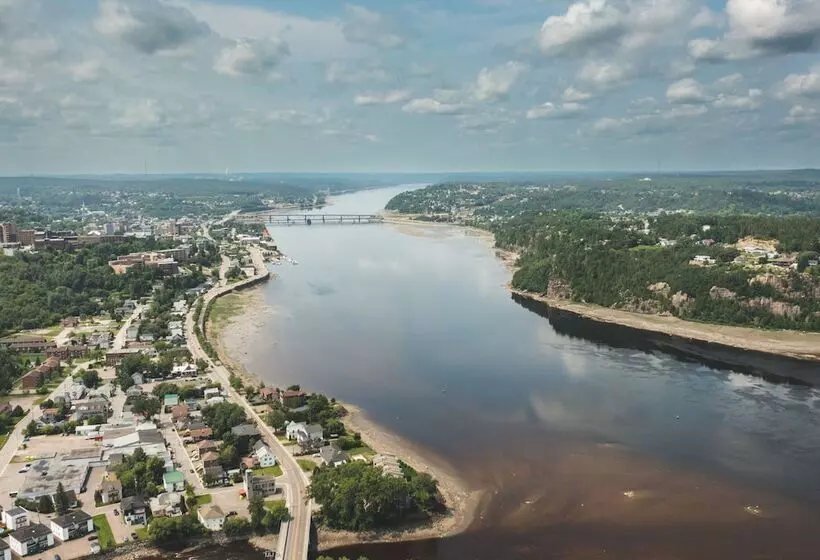 Hotelli Auberge Resto Le Parasol