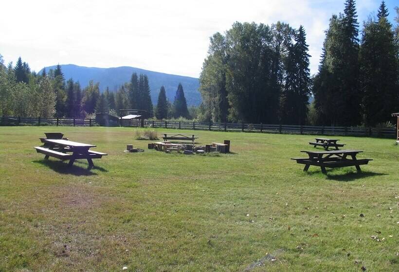 Hotelli Fort Wells Gray Rustic Cabins Hostel
