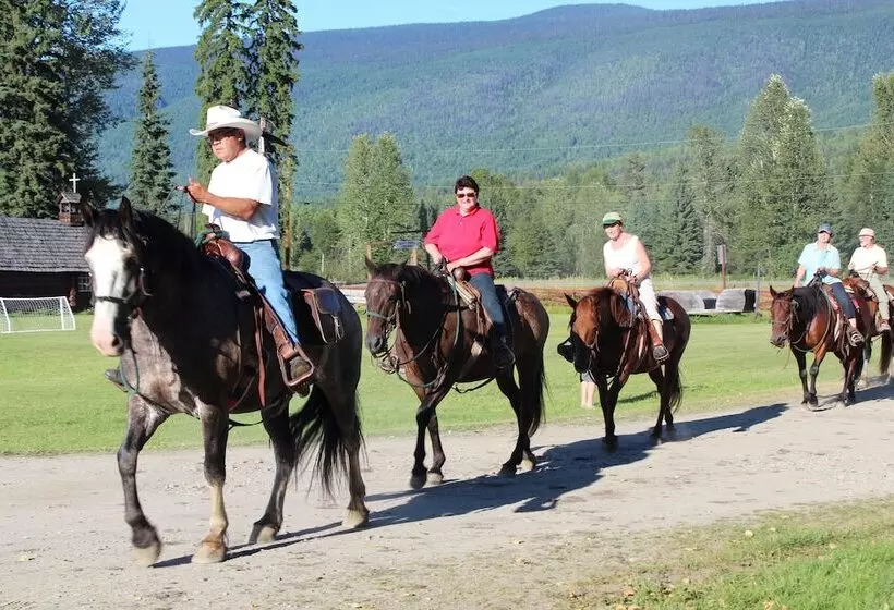 ホテル Fort Wells Gray Rustic Cabins Hostel