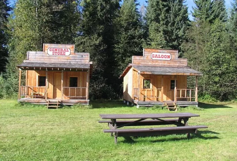 ホテル Fort Wells Gray Rustic Cabins Hostel