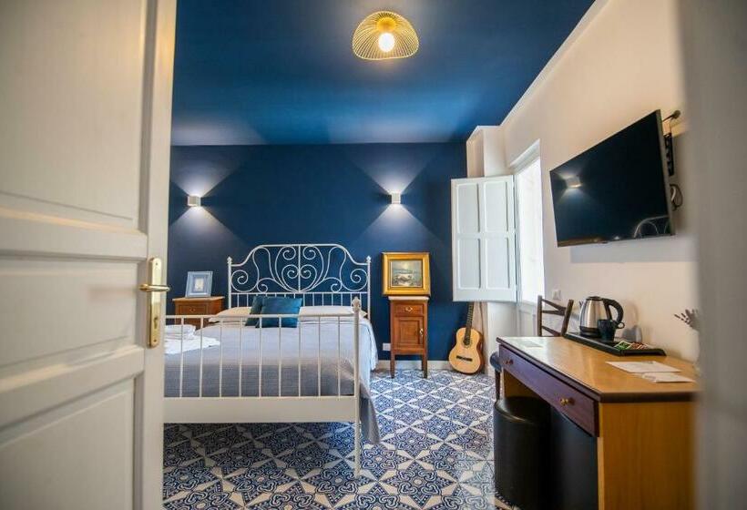 تختخواب و صبحانه Qu4ttro I Crudo Home