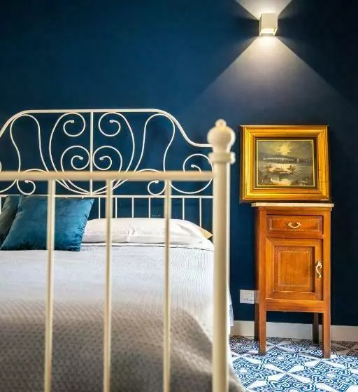 تختخواب و صبحانه Qu4ttro I Crudo Home