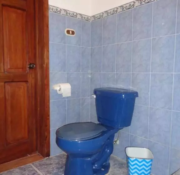 هتل Livingston Resort