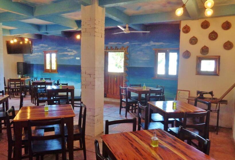 هتل Livingston Resort