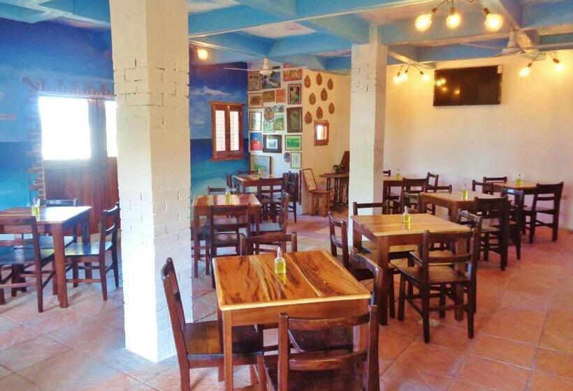 هتل Livingston Resort