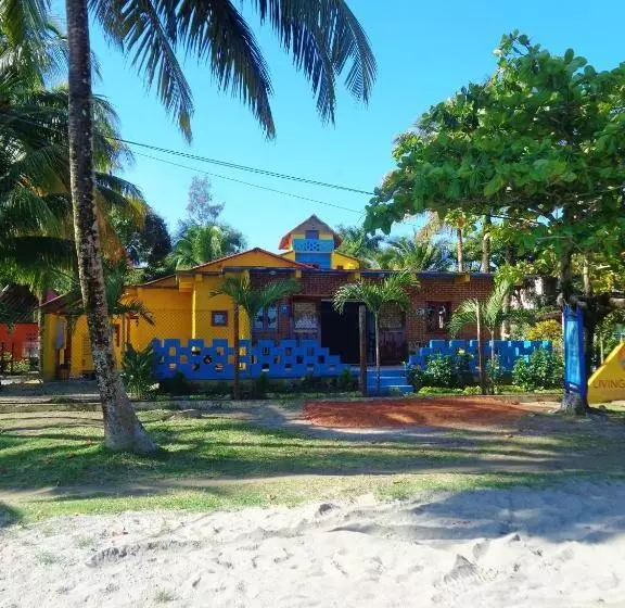 هتل Livingston Resort