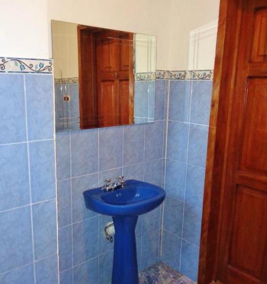 هتل Livingston Resort