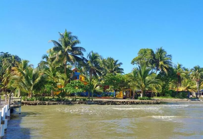 هتل Livingston Resort