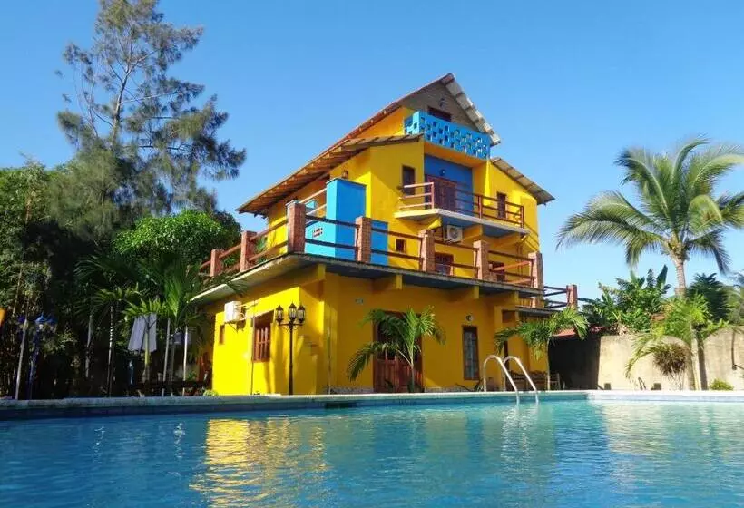 هتل Livingston Resort