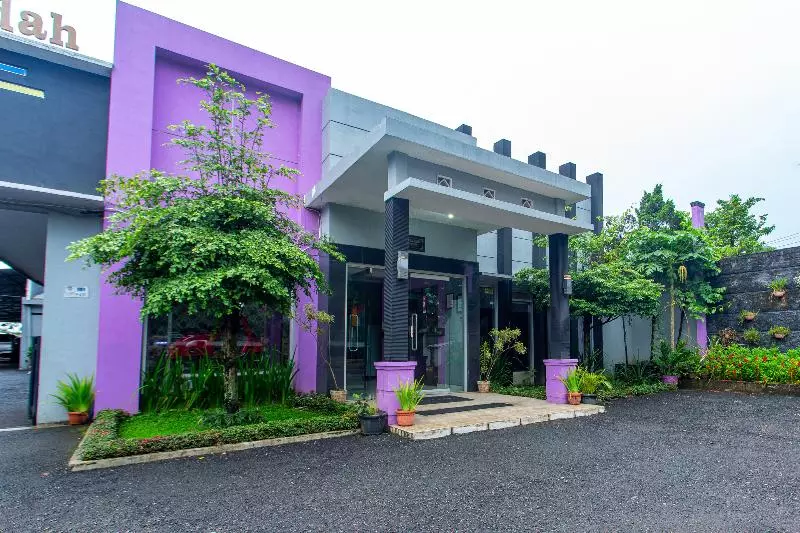 ホテル Oyo 3042 Griya Karangsalam Indah