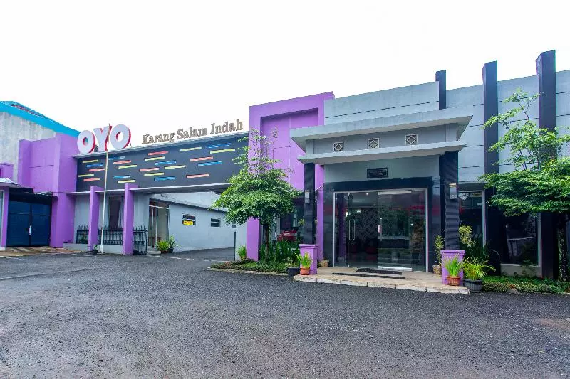 ホテル Oyo 3042 Griya Karangsalam Indah