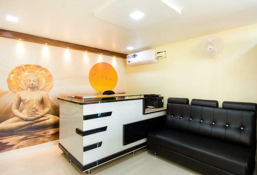 ホテル Oyo 71081 Apple Guest Rooms