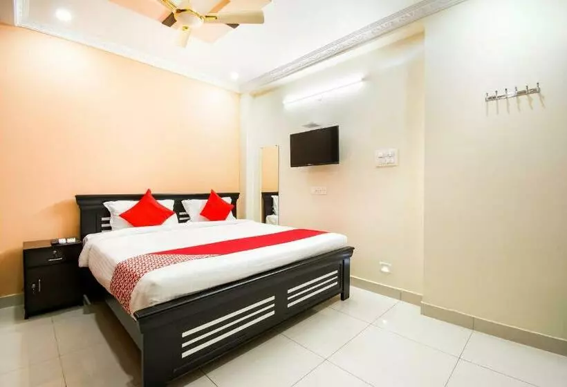ホテル Oyo 71081 Apple Guest Rooms