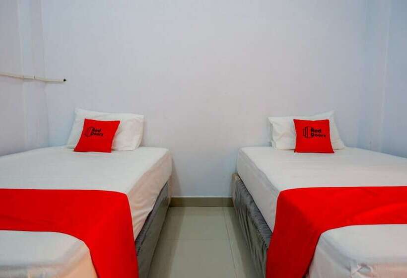 Hotel Reddoorz Plus At Hawai Inn Near Mall Of Panakukang