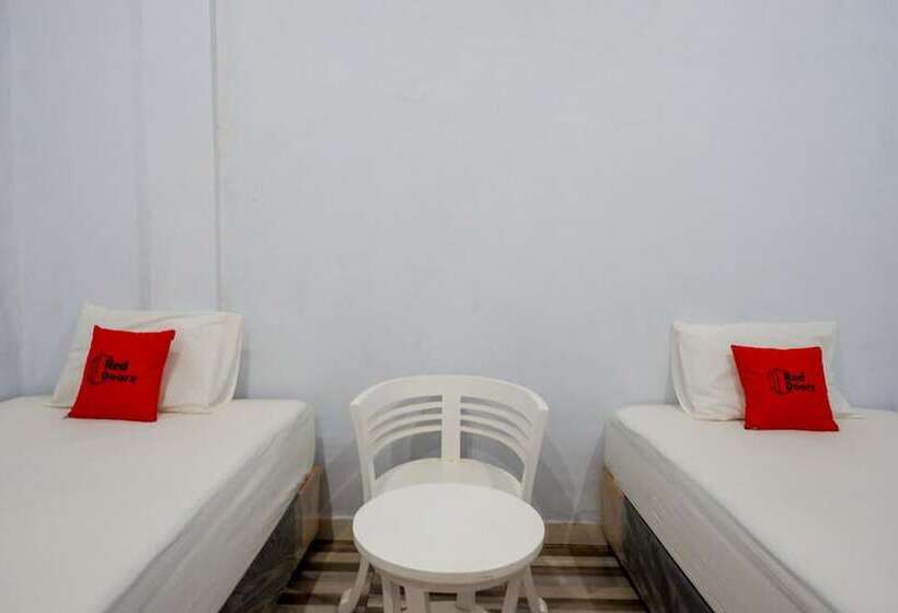 Hotel Reddoorz Plus At Hawai Inn Near Mall Of Panakukang