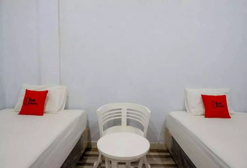 Hotelli Reddoorz Plus At Hawai Inn Near Mall Of Panakukang